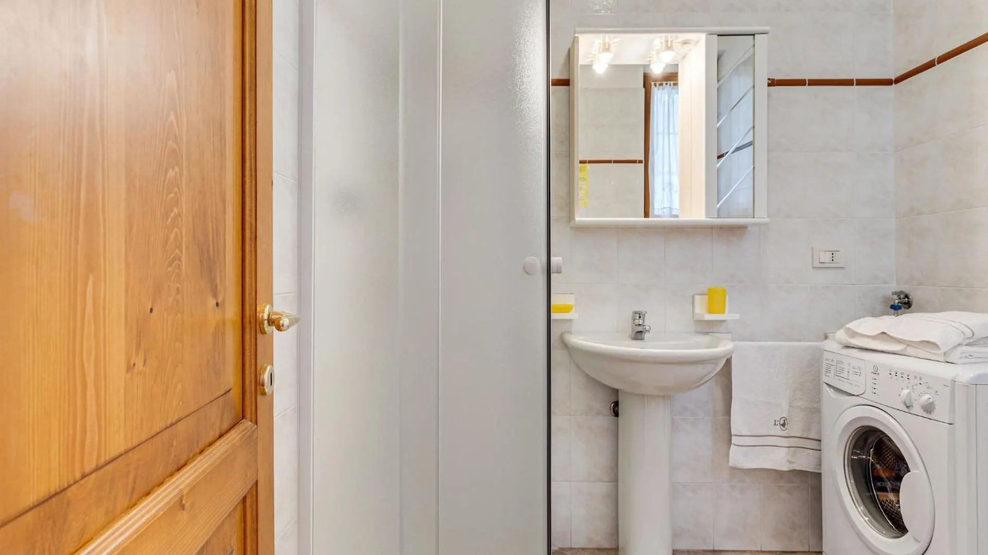Wonderful Flat With Swimming Pool Lift And Garden Lägenhet Gravedona