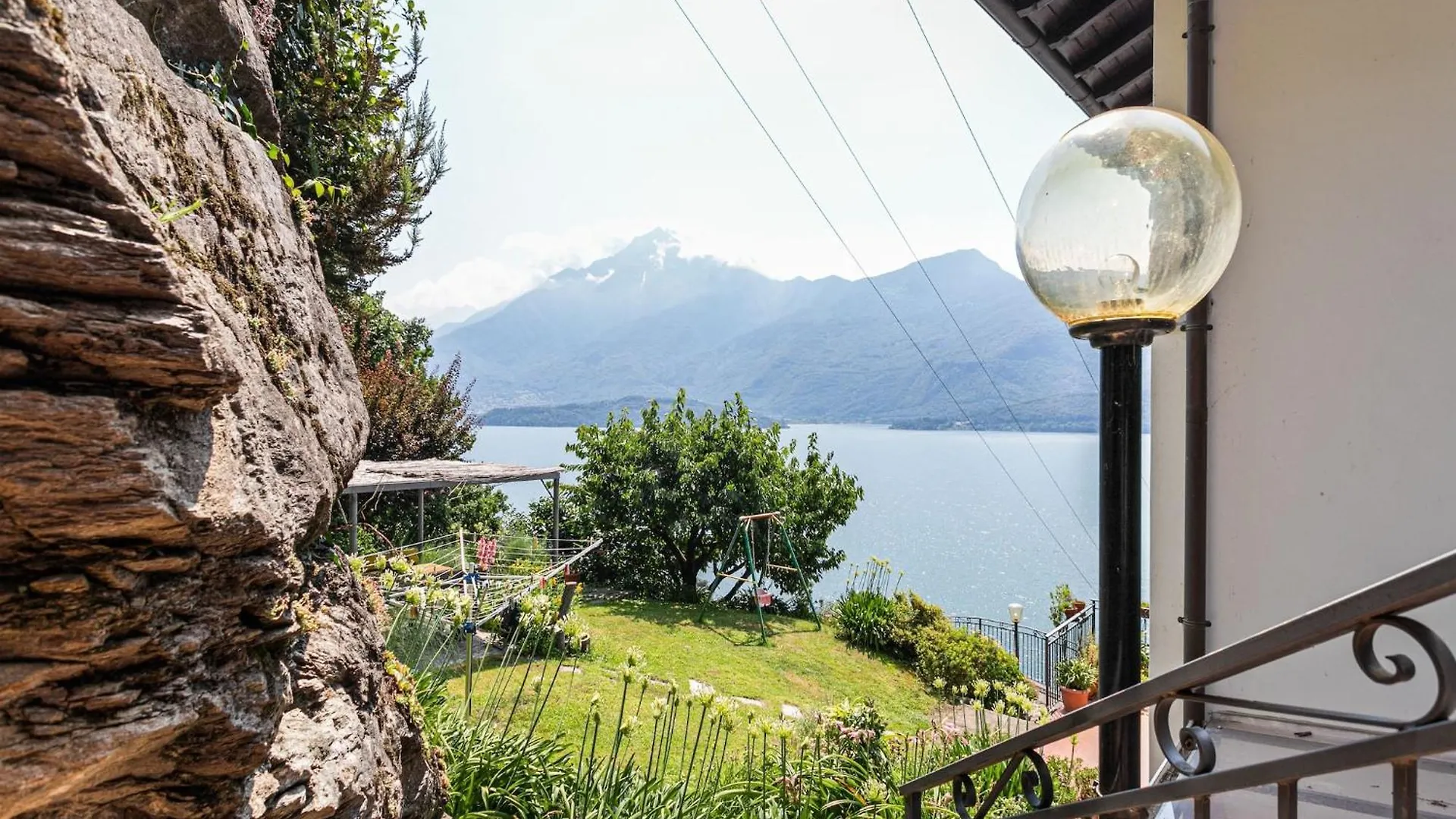 Wonderful Flat With Swimming Pool Lift And Garden Lägenhet Gravedona