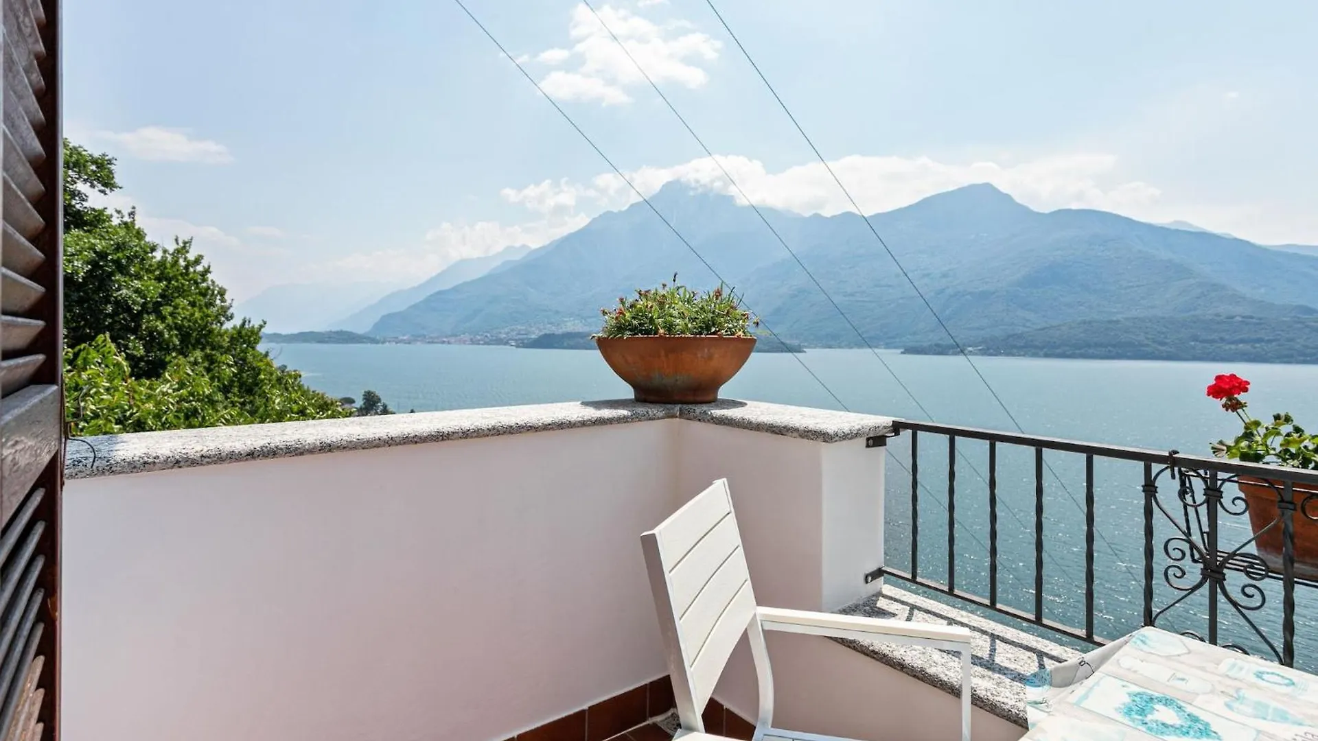Wonderful Flat With Swimming Pool Lift And Garden Lägenhet Gravedona