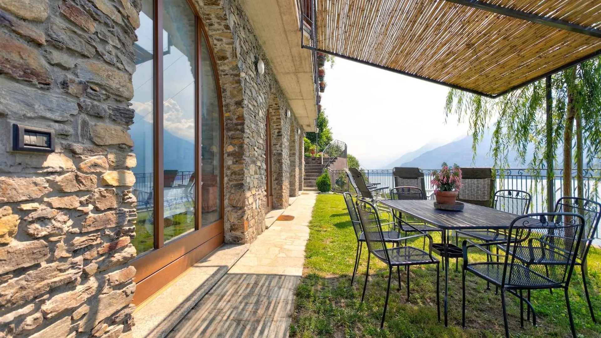 Wonderful Flat With Swimming Pool Lift And Garden Lägenhet Gravedona 0*,