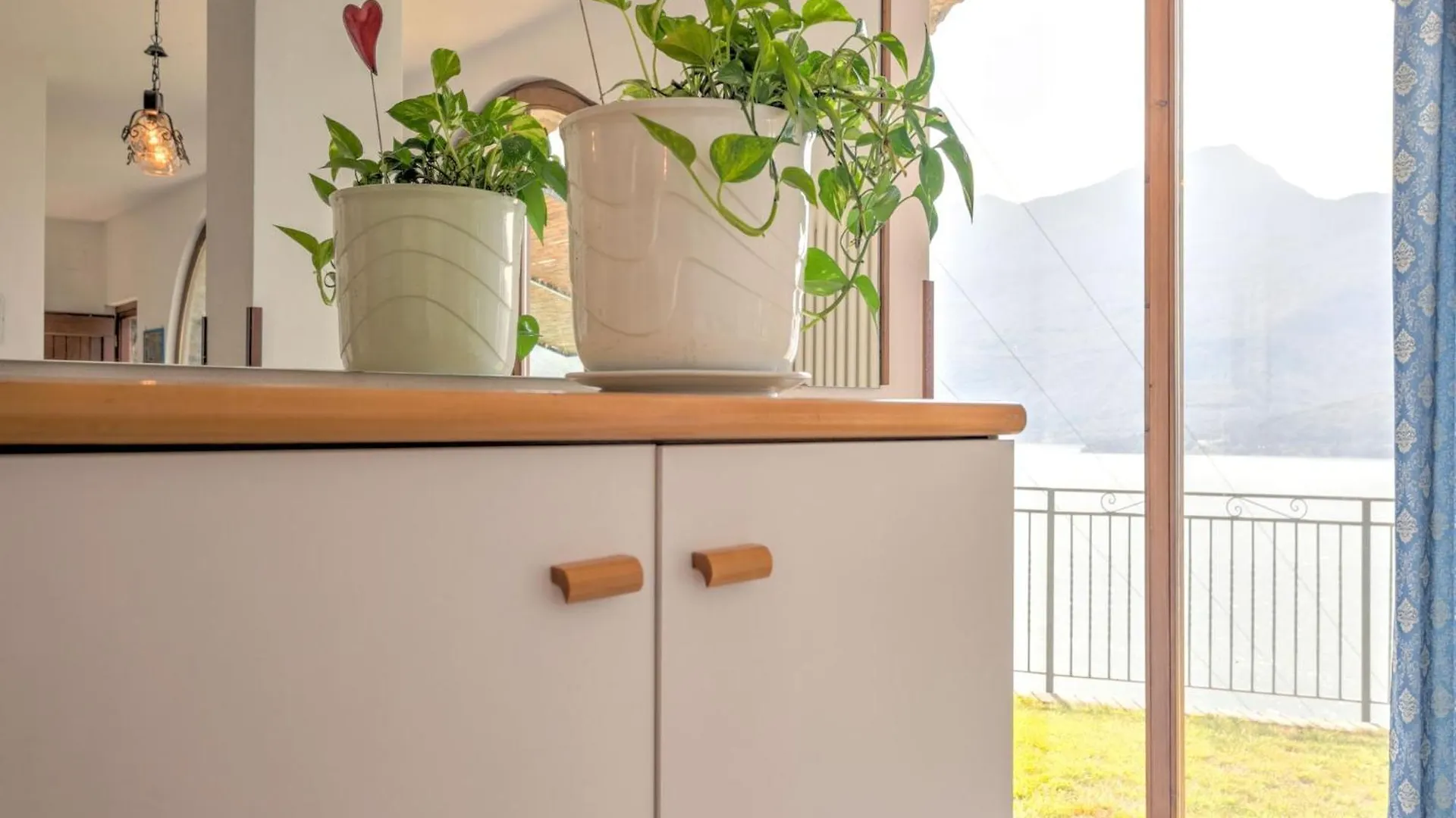 Wonderful Flat With Swimming Pool Lift And Garden Lägenhet Gravedona