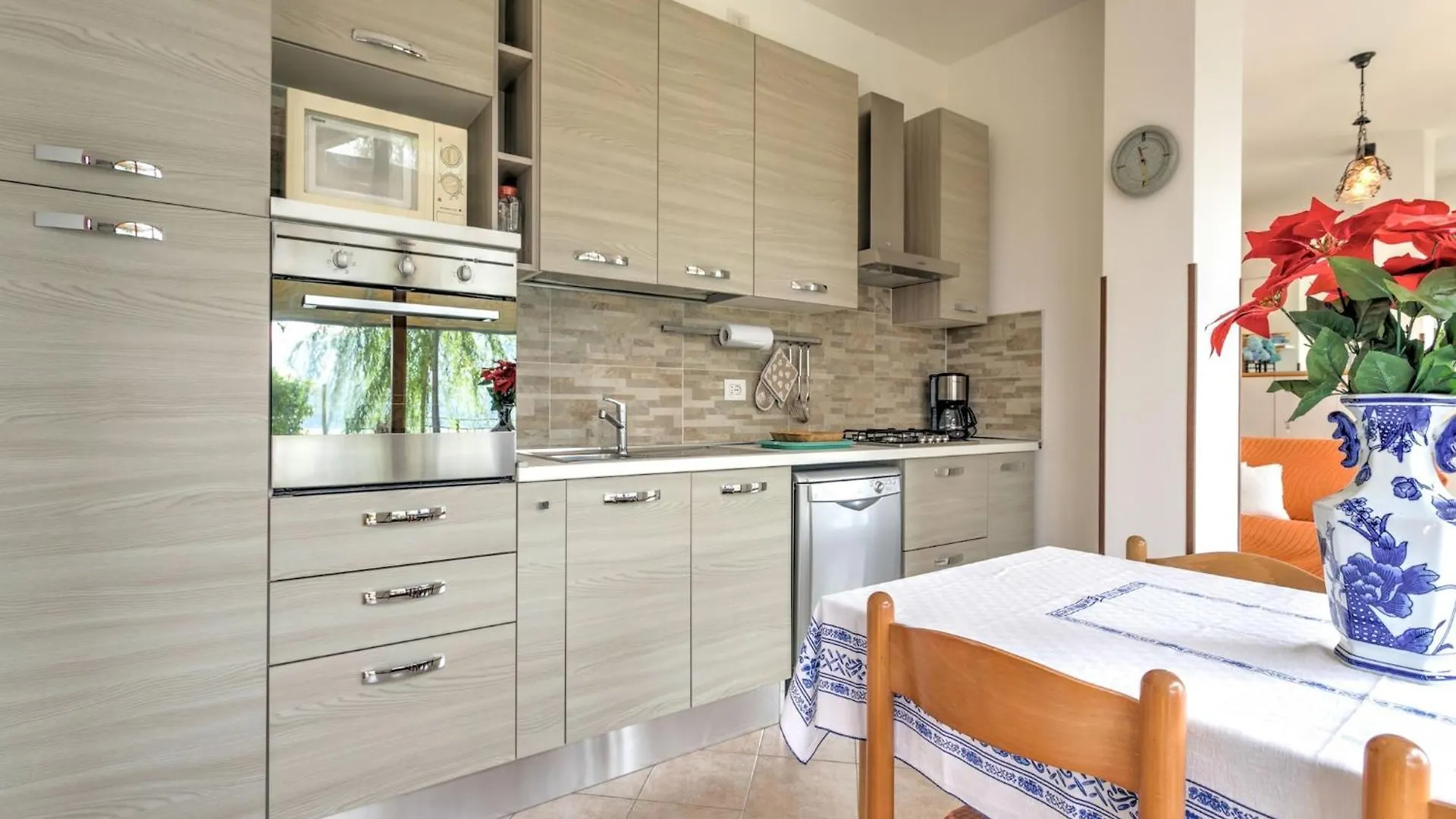 Wonderful Flat With Swimming Pool Lift And Garden Lägenhet Gravedona