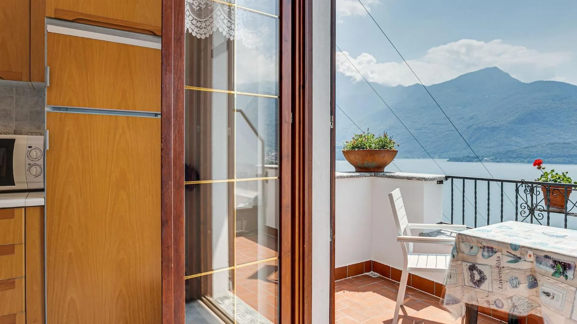 Wonderful Flat With Swimming Pool Lift And Garden Lägenhet Gravedona