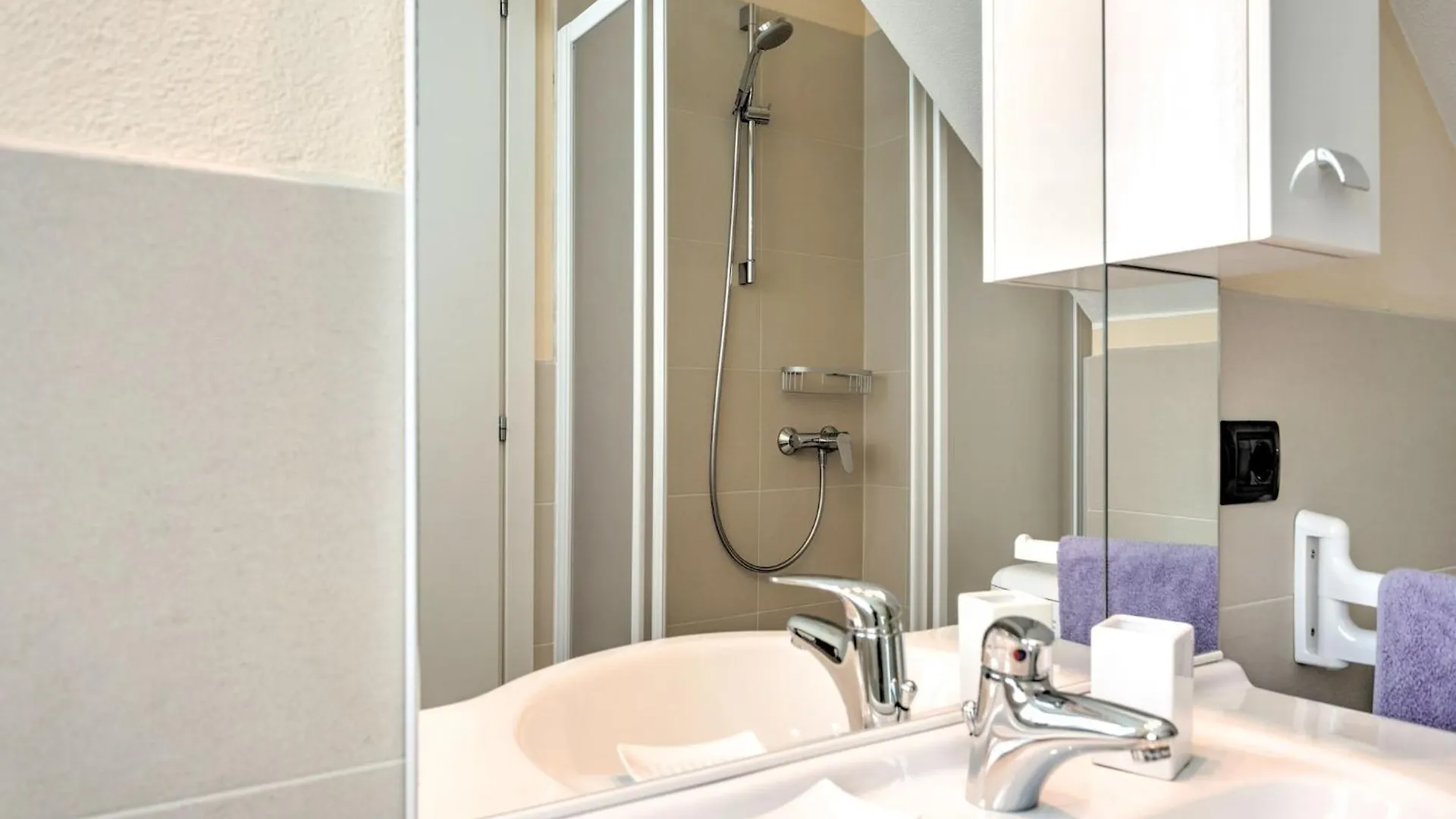 Wonderful Flat With Swimming Pool Lift And Garden Lägenhet Gravedona