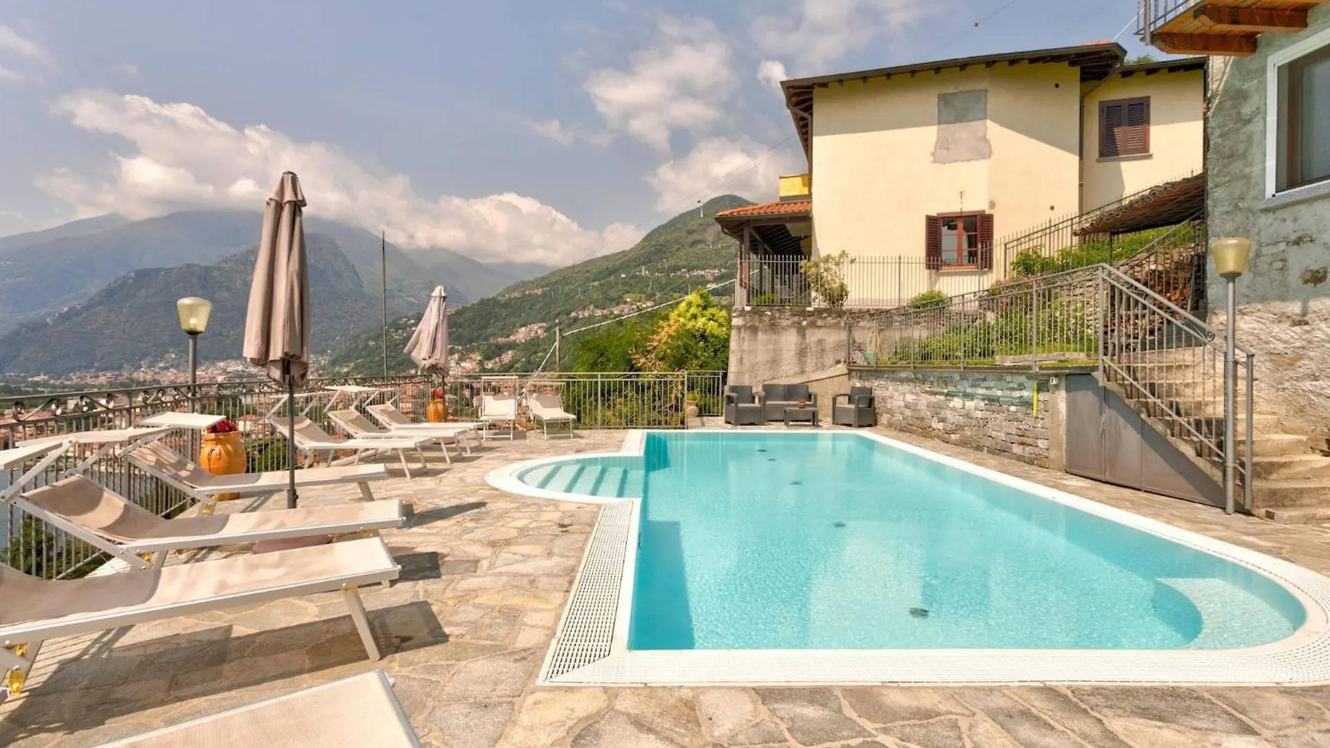 Wonderful Flat With Swimming Pool Lift And Garden Lägenhet Gravedona