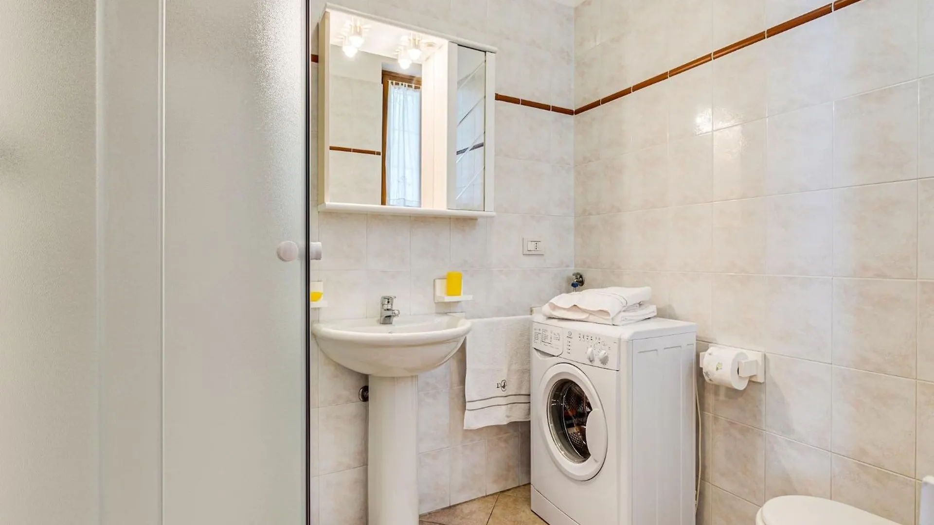 Wonderful Flat With Swimming Pool Lift And Garden Appartement Gravedona