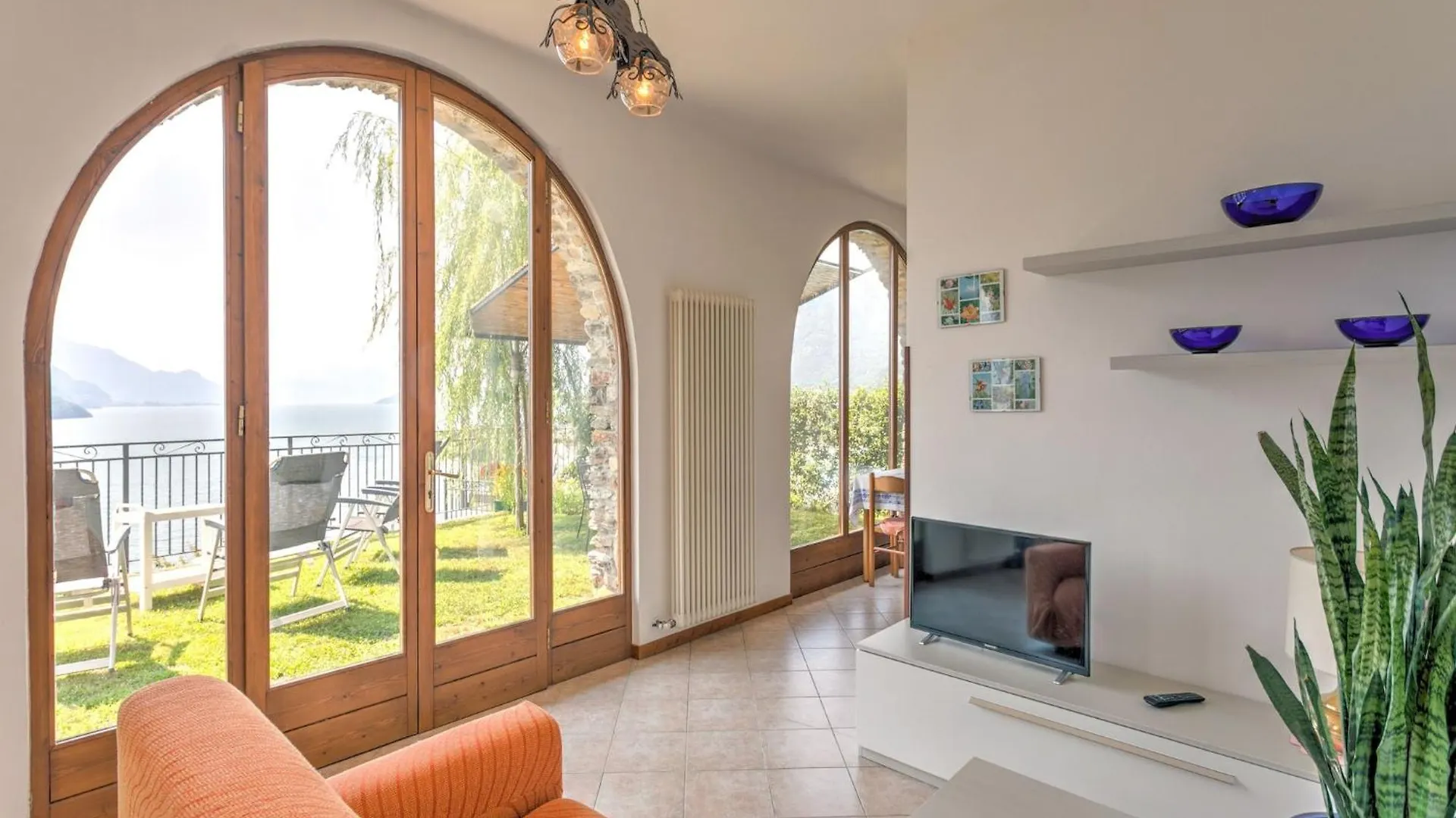 Wonderful Flat With Swimming Pool Lift And Garden Appartement Gravedona Italië