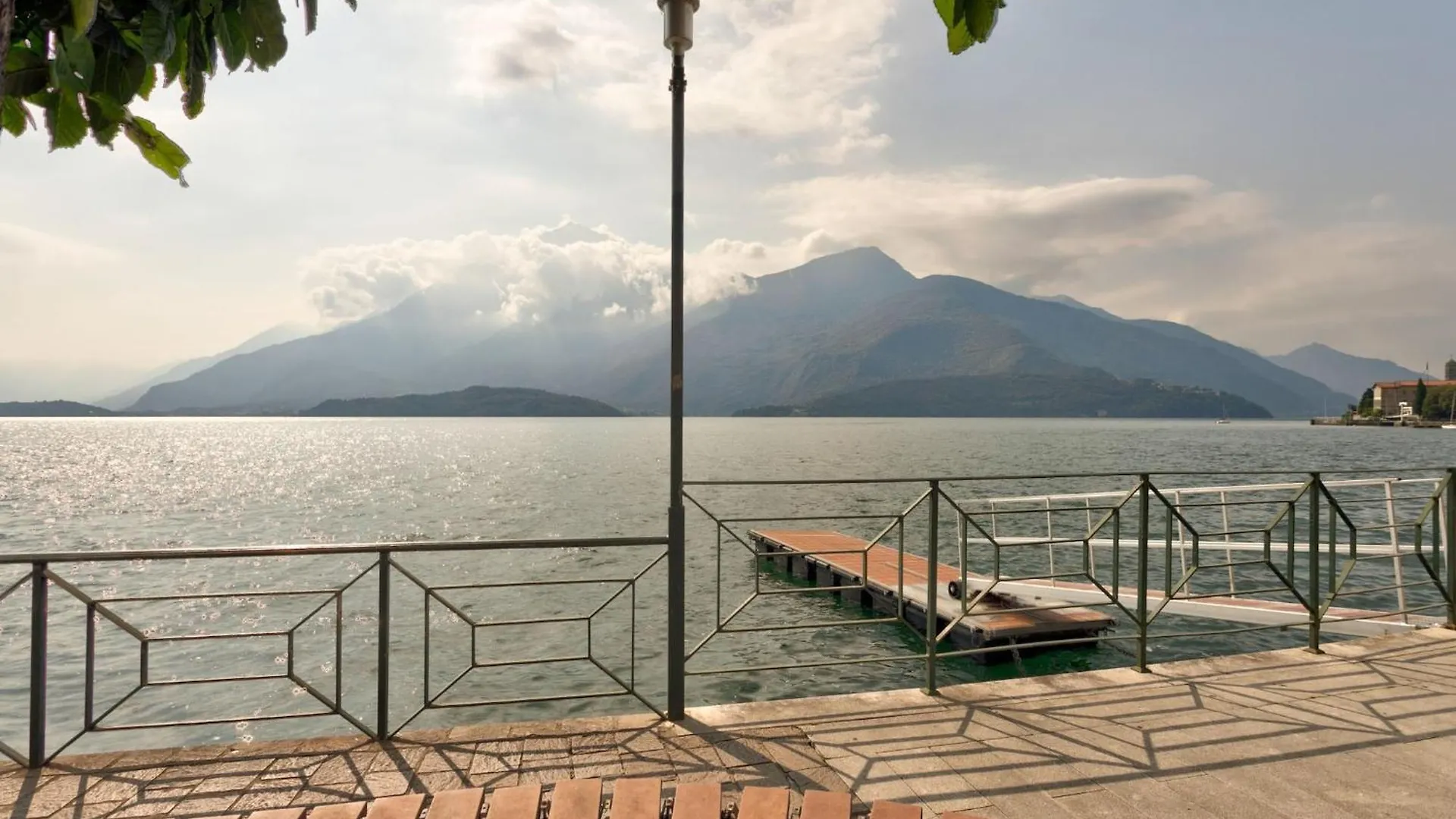 Wonderful Flat With Swimming Pool Lift And Garden Appartement Gravedona Italië