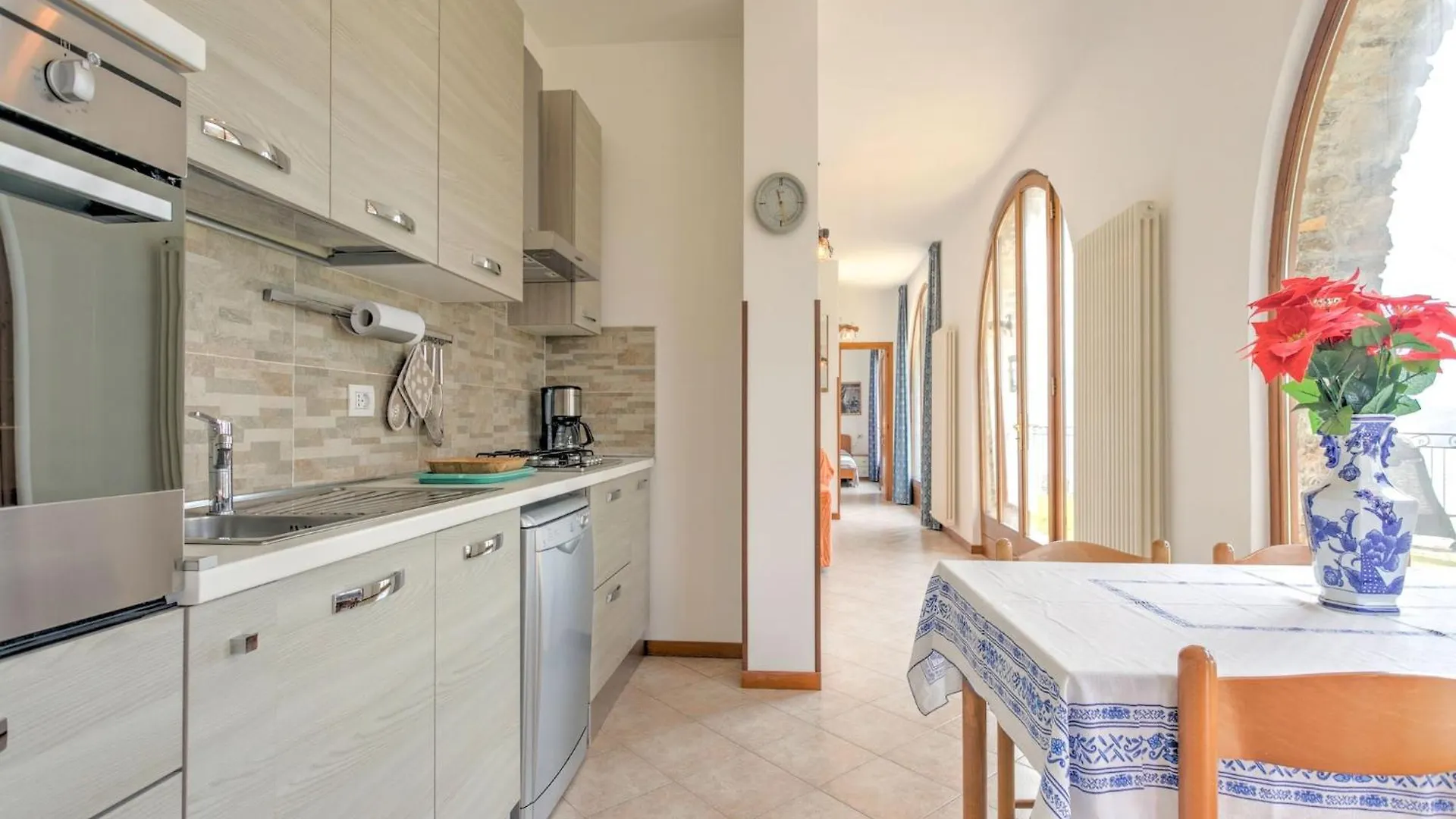 Wonderful Flat With Swimming Pool Lift And Garden Appartement Gravedona