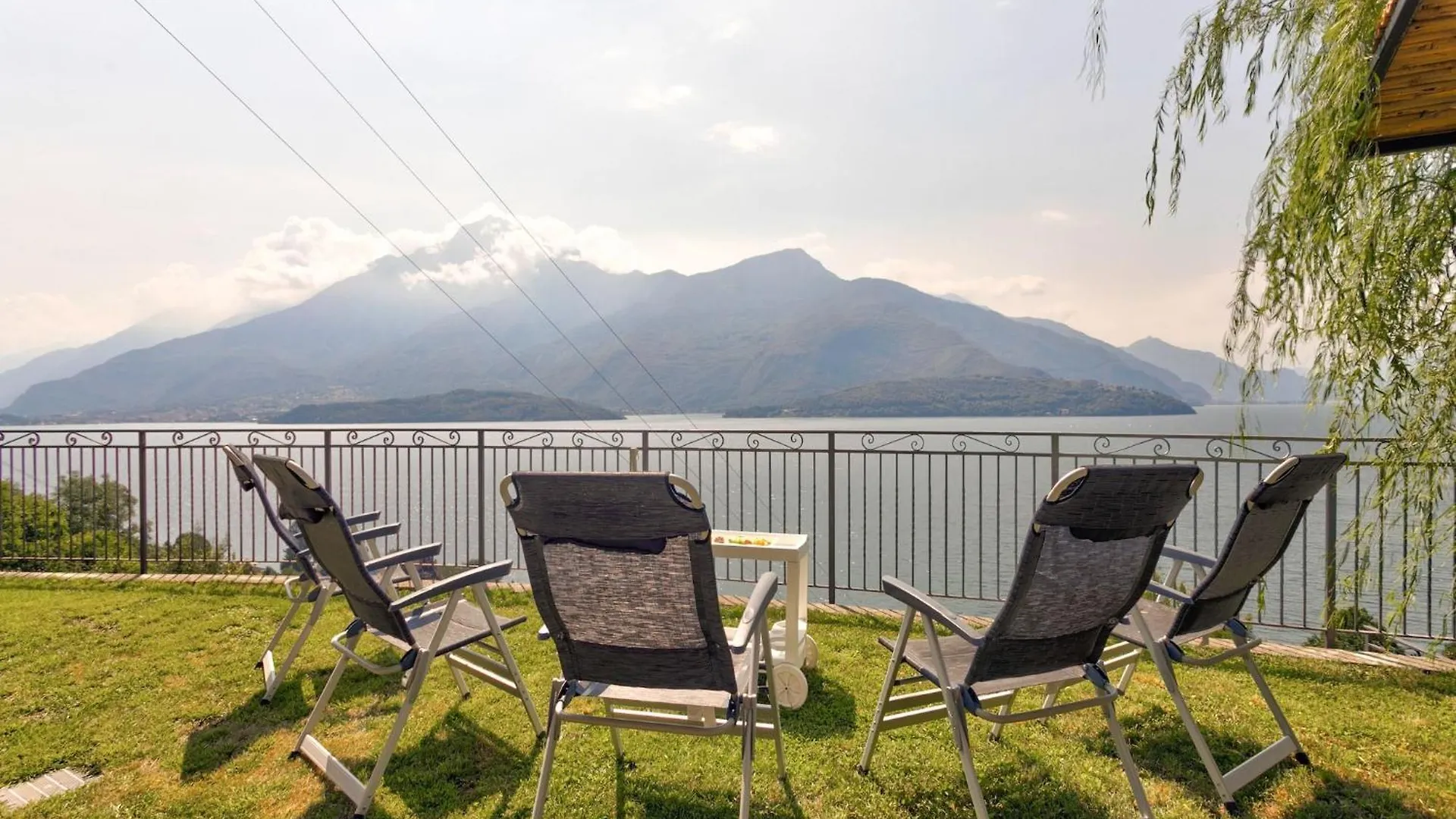 Wonderful Flat With Swimming Pool Lift And Garden Appartement Gravedona Italië