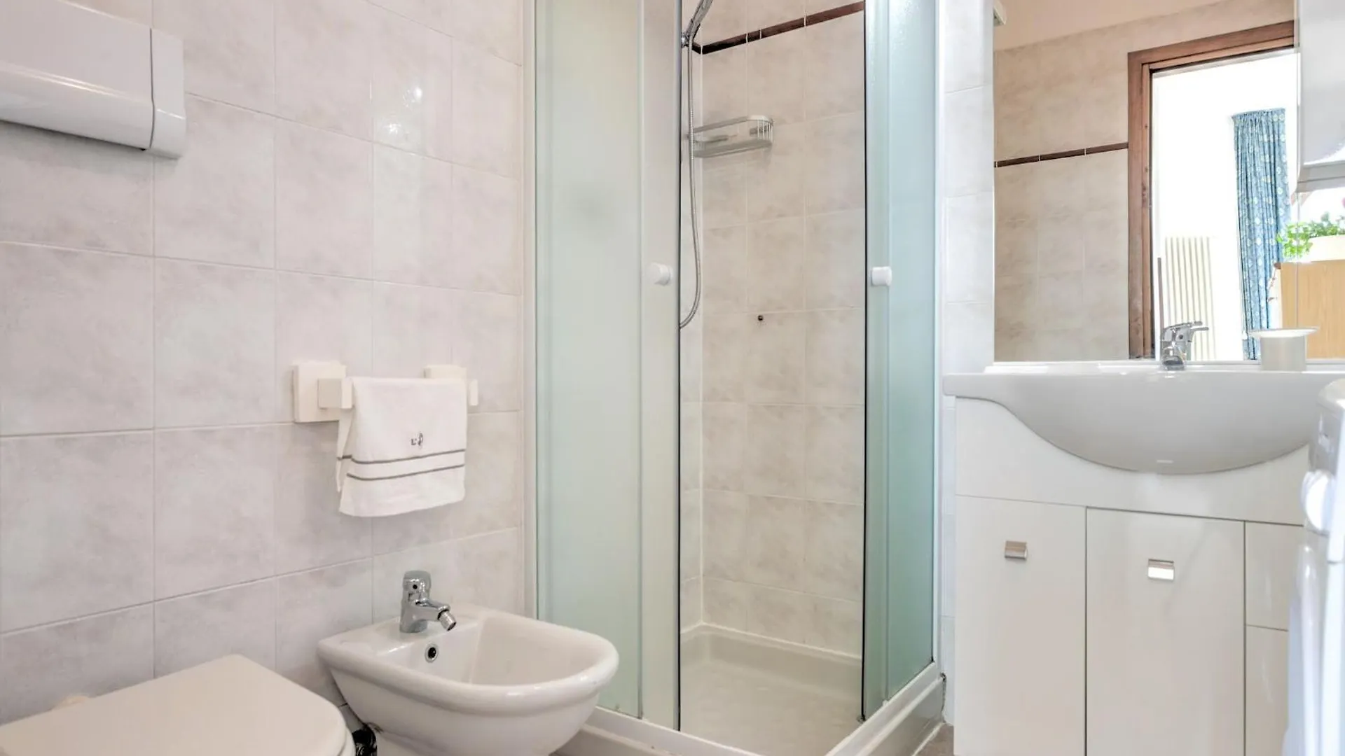 Wonderful Flat With Swimming Pool Lift And Garden Appartement Gravedona