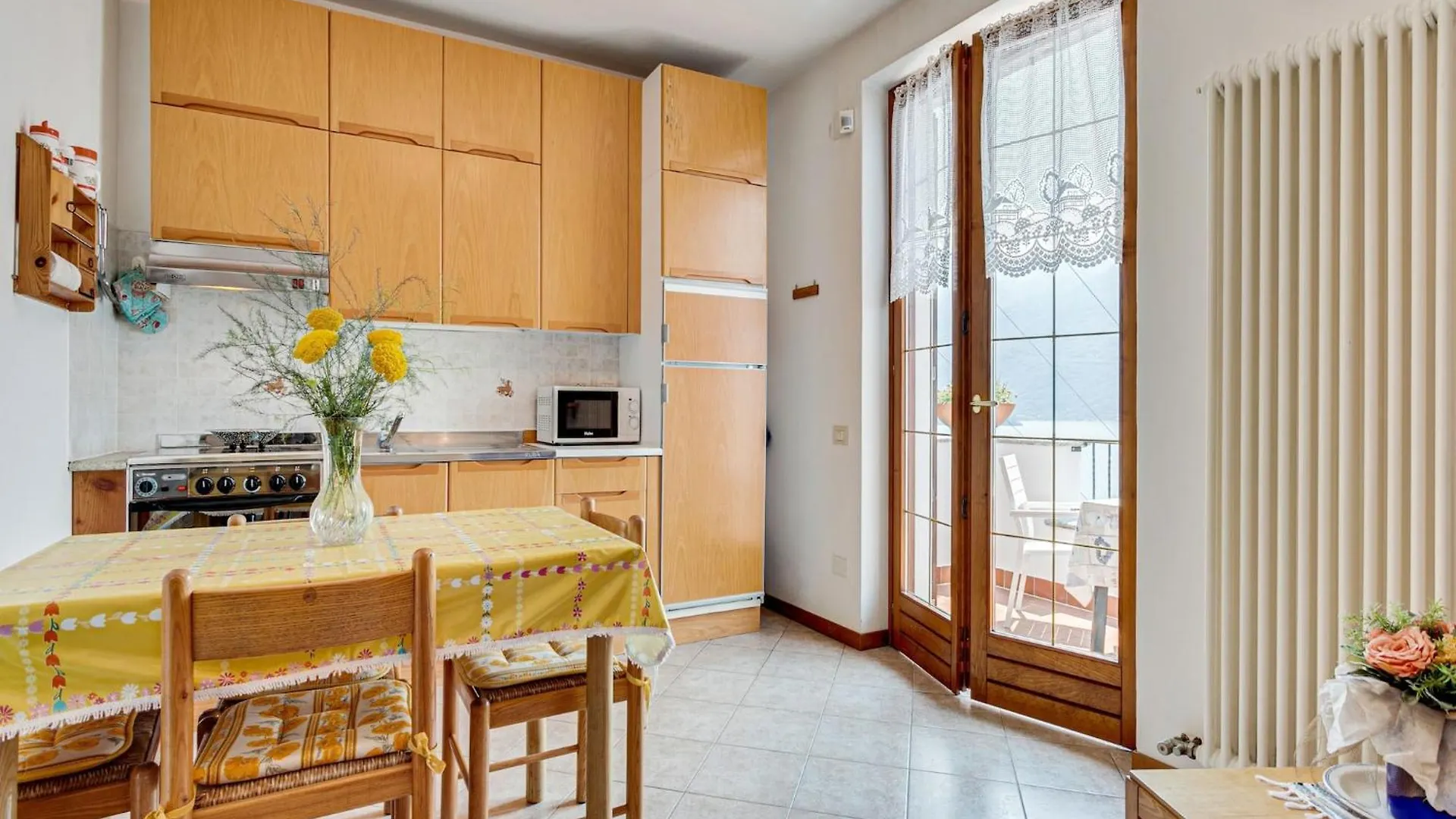 Wonderful Flat With Swimming Pool Lift And Garden Appartement Gravedona Italië