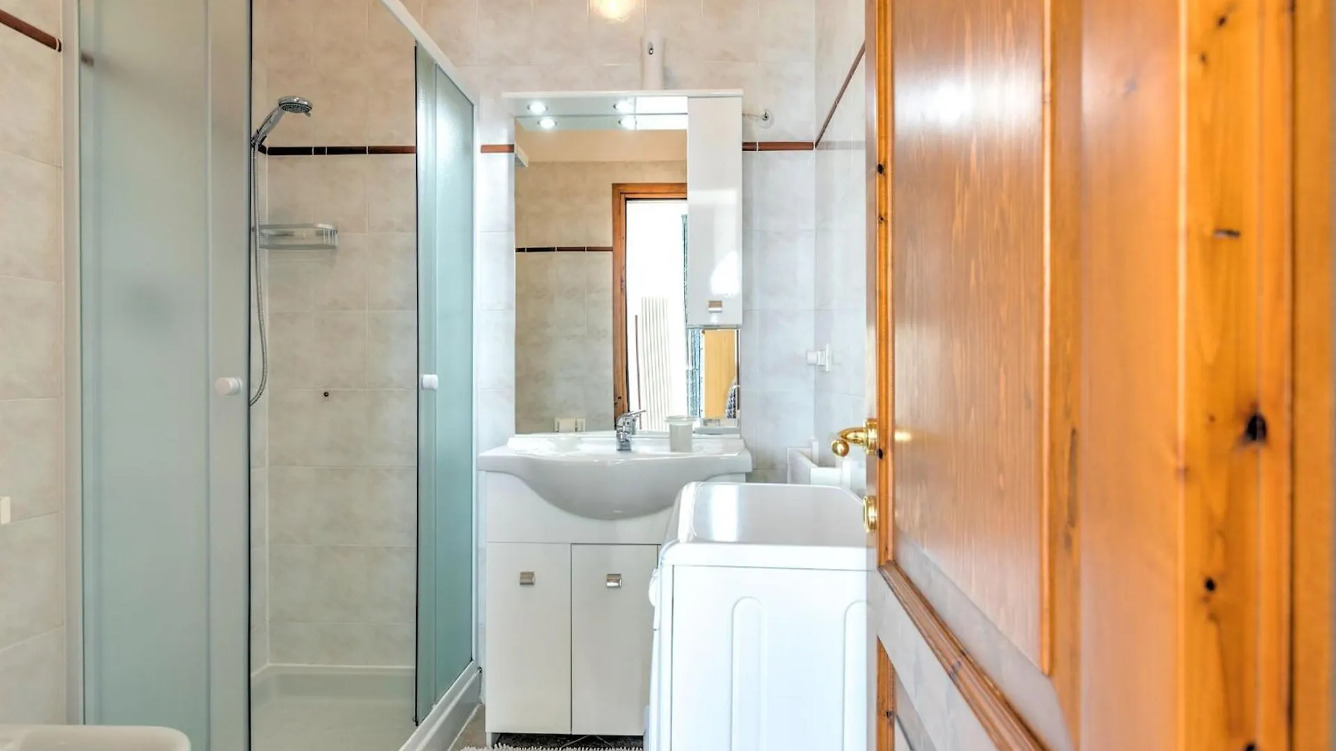 Wonderful Flat With Swimming Pool Lift And Garden Appartement Gravedona Italië