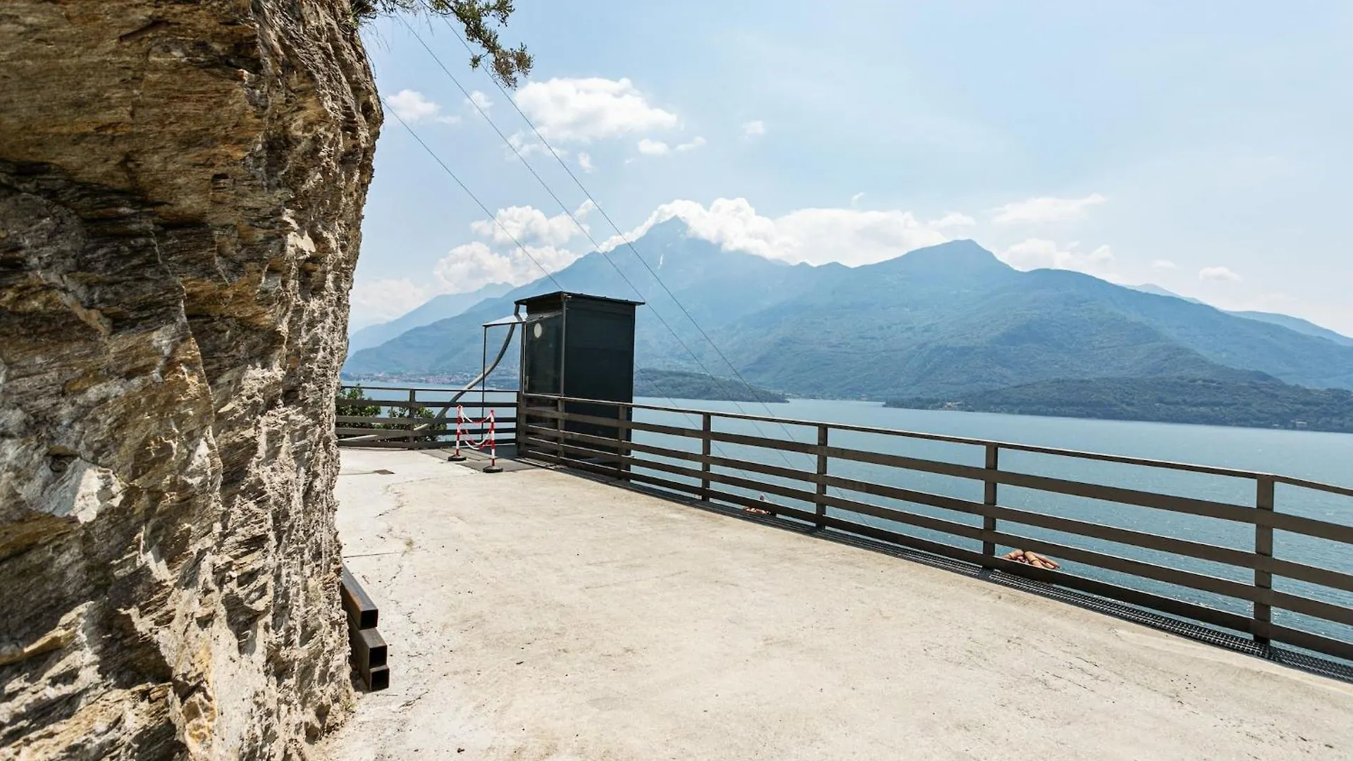 Wonderful Flat With Swimming Pool Lift And Garden Appartement Gravedona