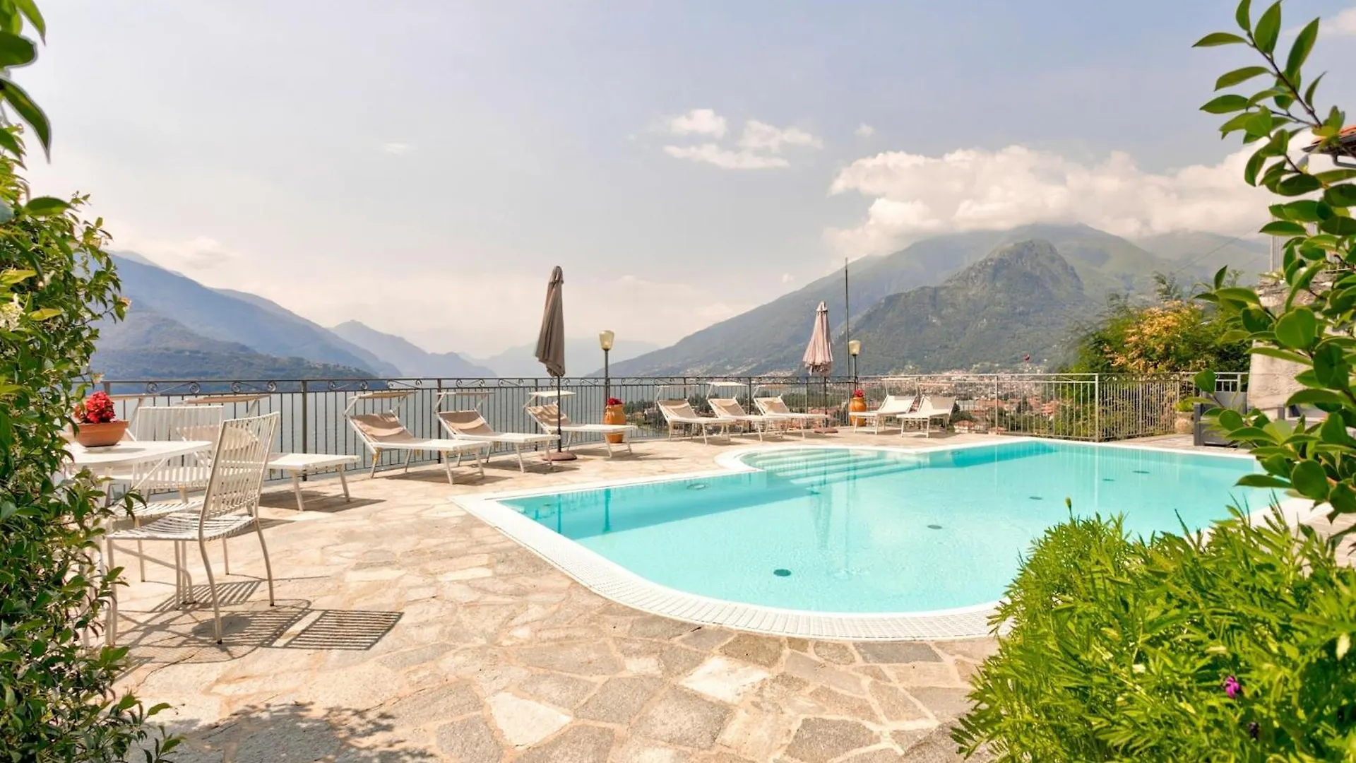 Wonderful Flat With Swimming Pool Lift And Garden Appartement Gravedona 0*,