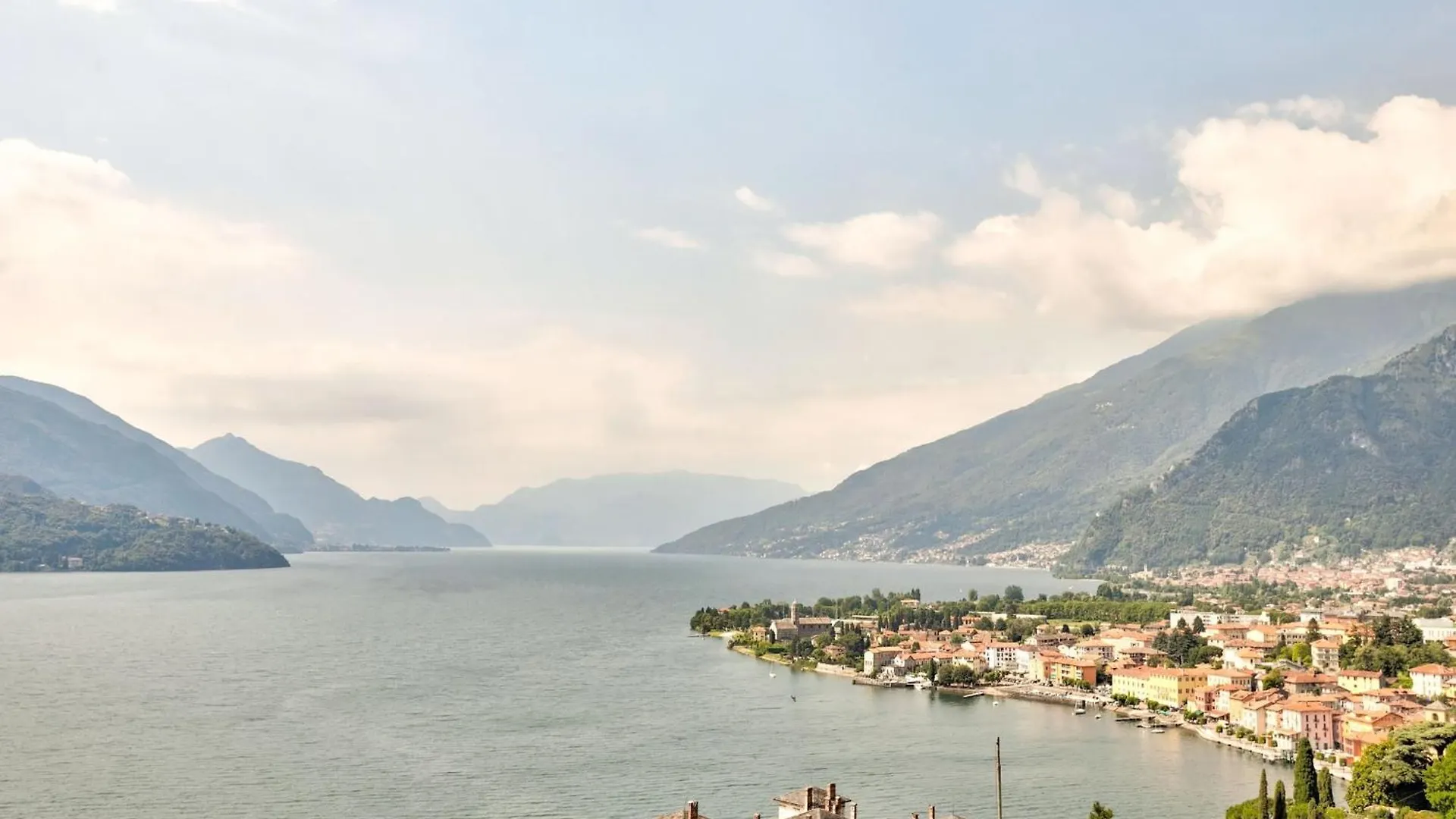 Wonderful Flat With Swimming Pool Lift And Garden Appartement Gravedona