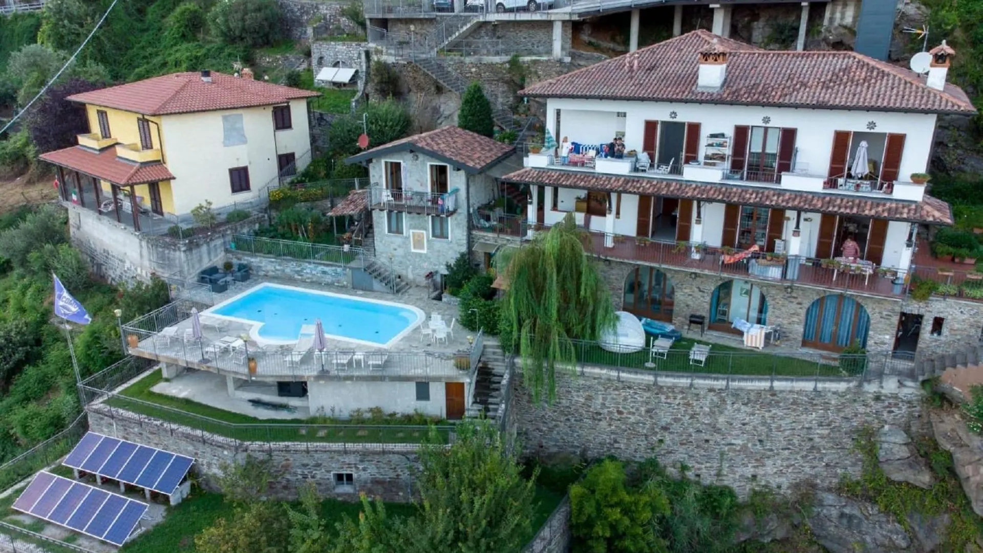 Wonderful Flat With Swimming Pool Lift And Garden Appartement Gravedona